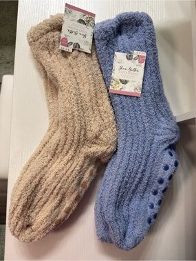 Butter Cozy Gripper Socks - Beige and Light Blue